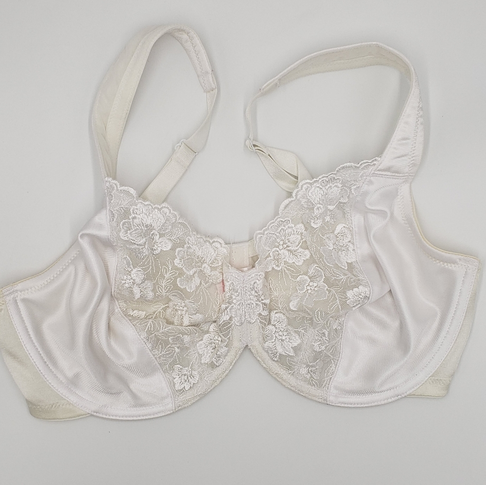 Breezies Lace Front Underwire Bra 38D